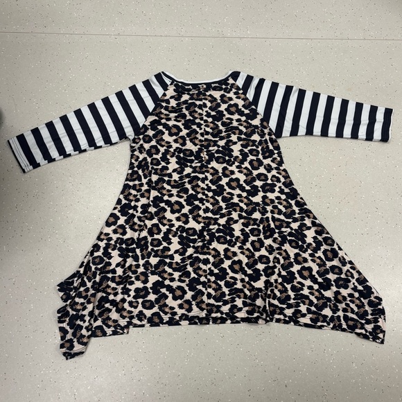 Nuggles Leopard Print Top with Contrasting Striped Sleeves and Pocket - Picture 6 of 6